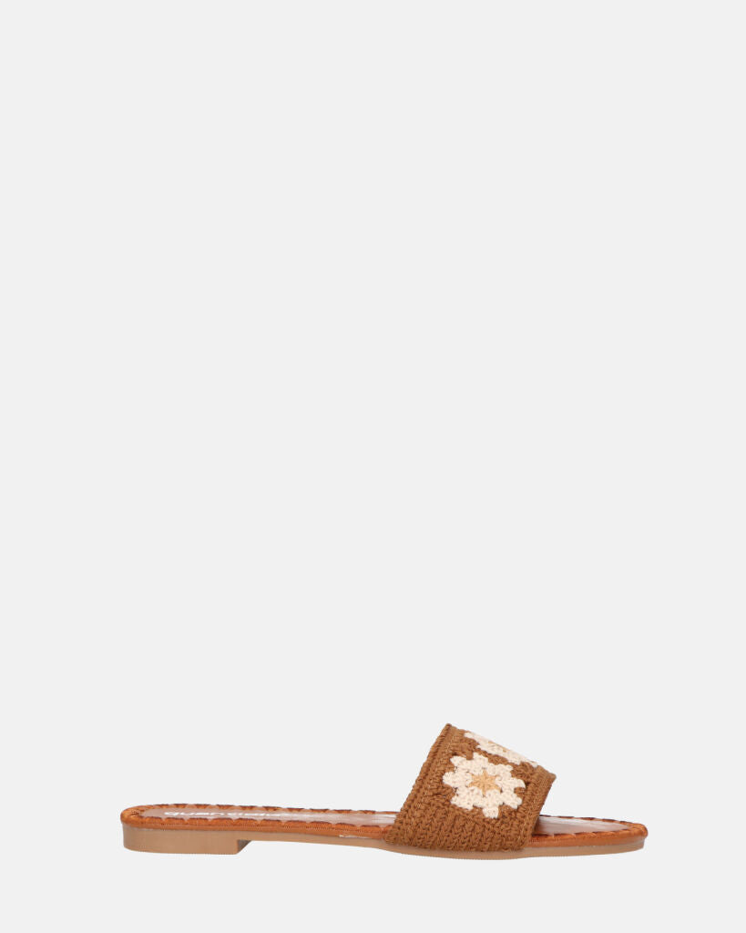 MARILIA - pantuflas marrones con adornos bordados y suela marrón