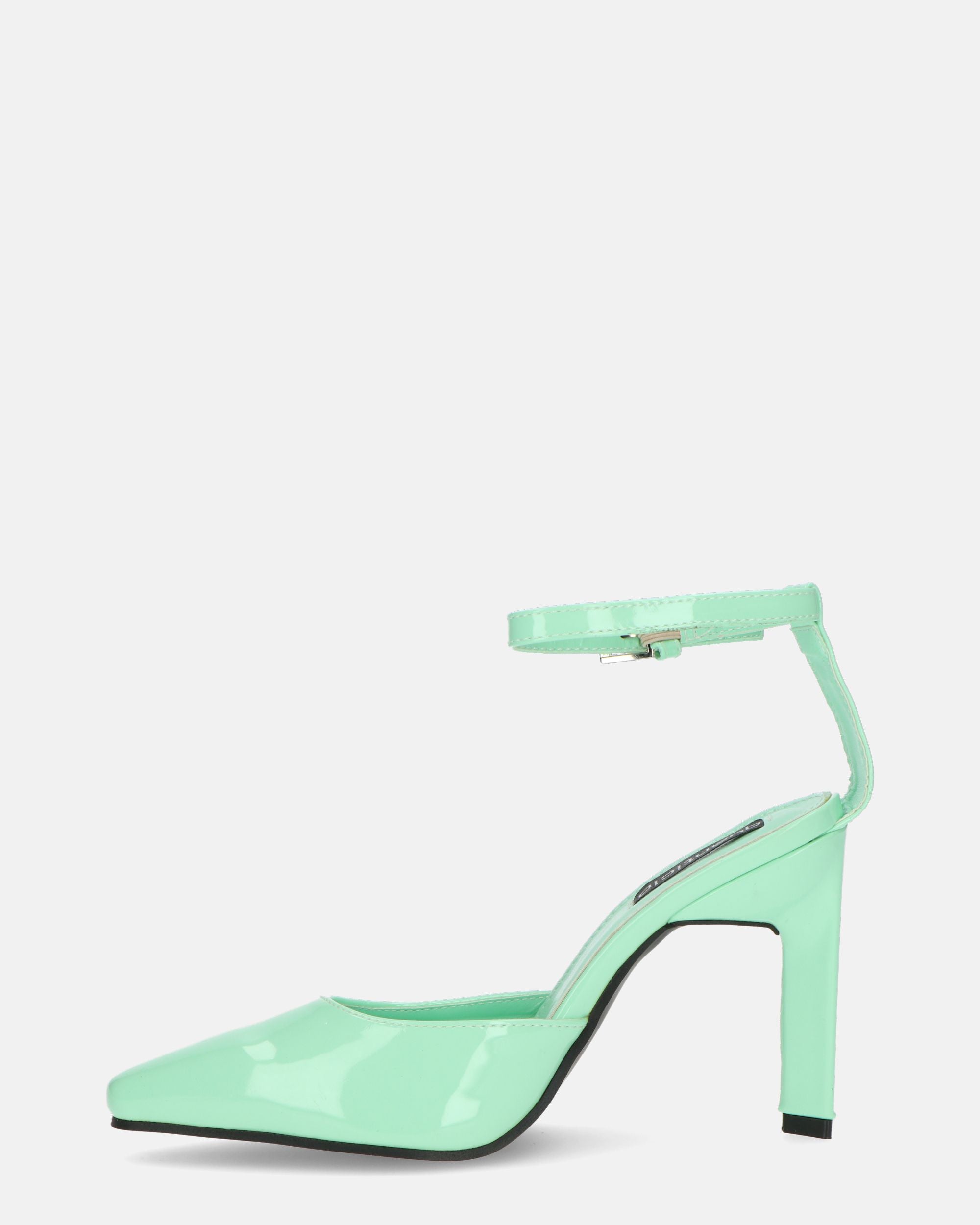 LUDWIKA - zapatos con tacón y correa en glassy verde 